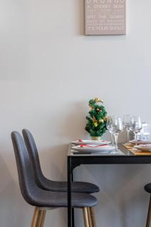 Galleria on the Glen - High floor deluxe apartment - 1