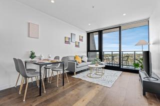 Galleria on the Glen - High floor deluxe apartment - 8