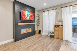 Cozy & Modern Home | EV Charger - 9