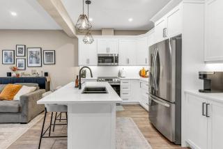 Cozy & Modern Home | EV Charger - Elmira - 6