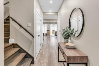 Cozy & Modern Home | EV Charger - 1