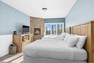 Whispering Pines Lake Views Studio 2 Queen Beds, Heated Pool and Hot Tub - 0