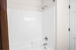 Whispering Pines Lake Views Studio 2 Queen Beds, Heated Pool and Hot Tub - 6