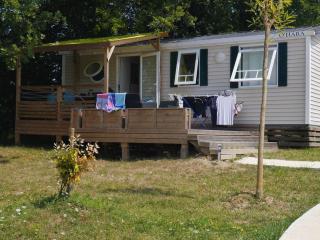 Mobil home confortable avec terrasse pour 6 personnes - API-1-52-986 - 9