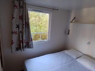 Mobil home confortable avec terrasse pour 6 personnes - API-1-52-986 - 4