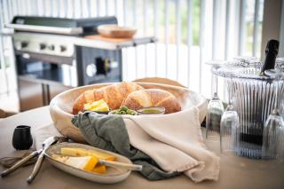 Airlie's Best Views - Luxury Waterfront Villa - Airlie Beach - 3