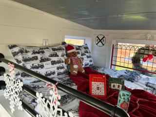 Charming Train Caboose-Sleeps 4-Loft-Firepit - 7