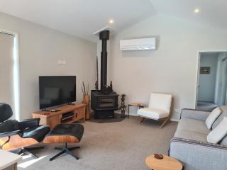 Magnum Escape - Cromwell Holiday Home - 5