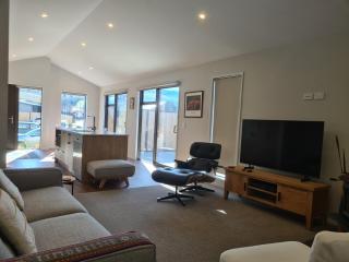 Magnum Escape - Cromwell Holiday Home - 4