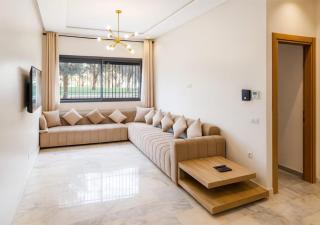 Cozy Apartment Near Airport - 5