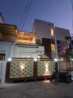 ShivAOM Family Homestay - 5