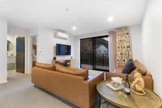 Stylish 2BR Queenstown Retreat - Walk to Town - 9