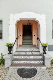 Charming 22 Villa in Little Havana, Free Parking - 4