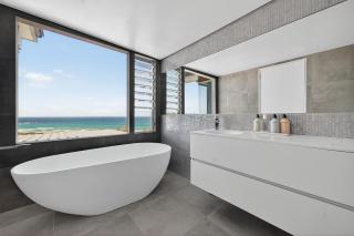 Luxury Curl Curl Retreat - Pool and Parking - 3