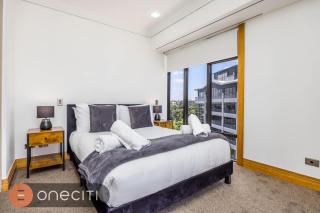 Sky Tower view 2BR with pool & gym - 5