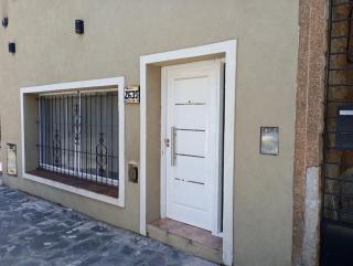 Moderno y amplio departamento para 7 con patio privado y parrilla - 4