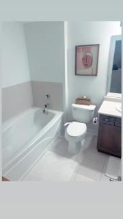 Charming 2-Bed Aesthetic Retreat Grimsby OnTheLake - 8