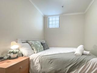Compact 2B Apt-In The Heart of Melbourne - 1