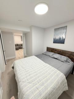Modern and Cozy Basement Suite,2 Bedrooms with Kitchen ,Parking and Separate Entrance - 3