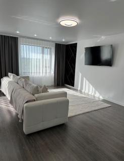 Трехкомнатная квартира комфорт класса в Алматы - 0