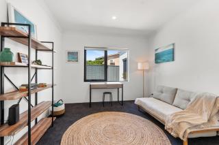 Luxury Oasis- Modern coastal escape near Fremantle - 3