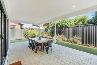 Luxury Oasis- Modern coastal escape near Fremantle - 2