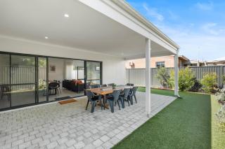 Luxury Oasis- Modern coastal escape near Fremantle - 1