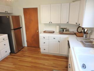 Miners Choice 3 Bedroom on Main St Bonus Rooms Sleeps up to 9 TV WIFI Piano - 1