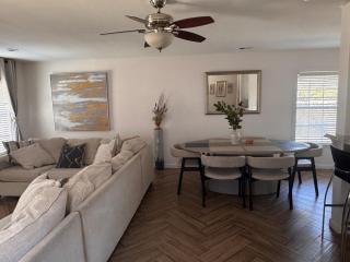 Modern San Antonio Haven Near Downtown - 5