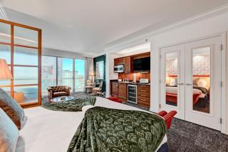 Vintage Lair STUDIO Balcony F1 SPHERE VIEW Tower 3 - 3