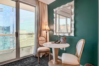 Vintage Lair STUDIO Balcony F1 SPHERE VIEW Tower 3 - 5