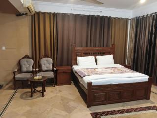 Sapphire Lodge F-7 - 9