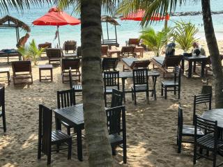 IN Lanka Hotel and Restaurant - 5