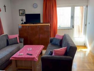 Apartmani Lucija - Three Bedroom Apartment - 2