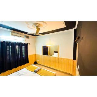 1BHK with 2 King Beds, Kitchen & Balcony Dehradun - 9