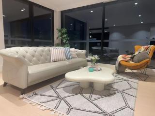 Fireworks View 4 Bedrooms Apt in Central Mel - 7