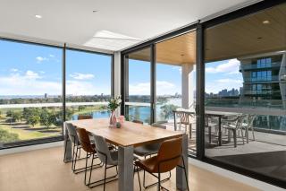 Fireworks View 4 Bedrooms Apt in Central Mel - 5