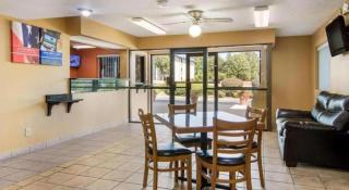 Rodeway Inn & Suites - 9
