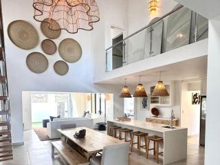 White Wicker House - 0