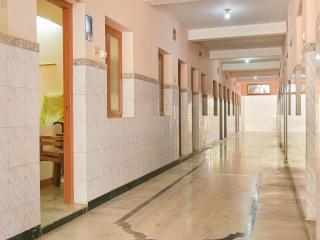 Hotel O Vel Vel Guest House - 8