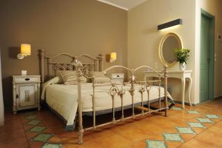 Mythos Suites Boutique Hotel - 9