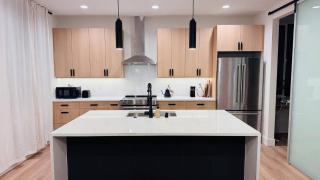 Premium 3BR Suite Minutes to Downtown - 2