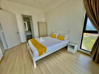 High Floor Seaview 2BR suites with Pool Sauna & Bathtub Near Gurney George Town JAZZ SUITES 253A - 3