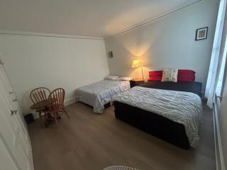 Cedarhurst Street Guest House - 7