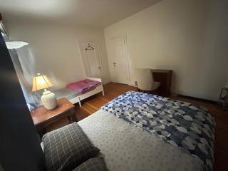 Cedarhurst Street Guest House - 6