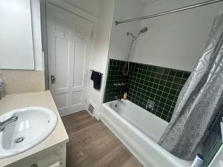 Cedarhurst Street Guest House - 5