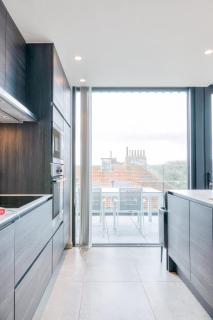 Luxurious penthouse with stunning view - 5