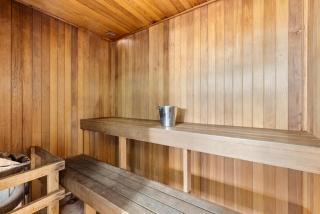 Stylish 1-Bedroom Stay with Balcony & Amenities - 9