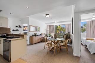 Spacious 2-Bed Apartment in Burleigh Heads - 5