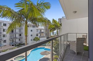 Spacious 2-Bed Apartment in Burleigh Heads - 1